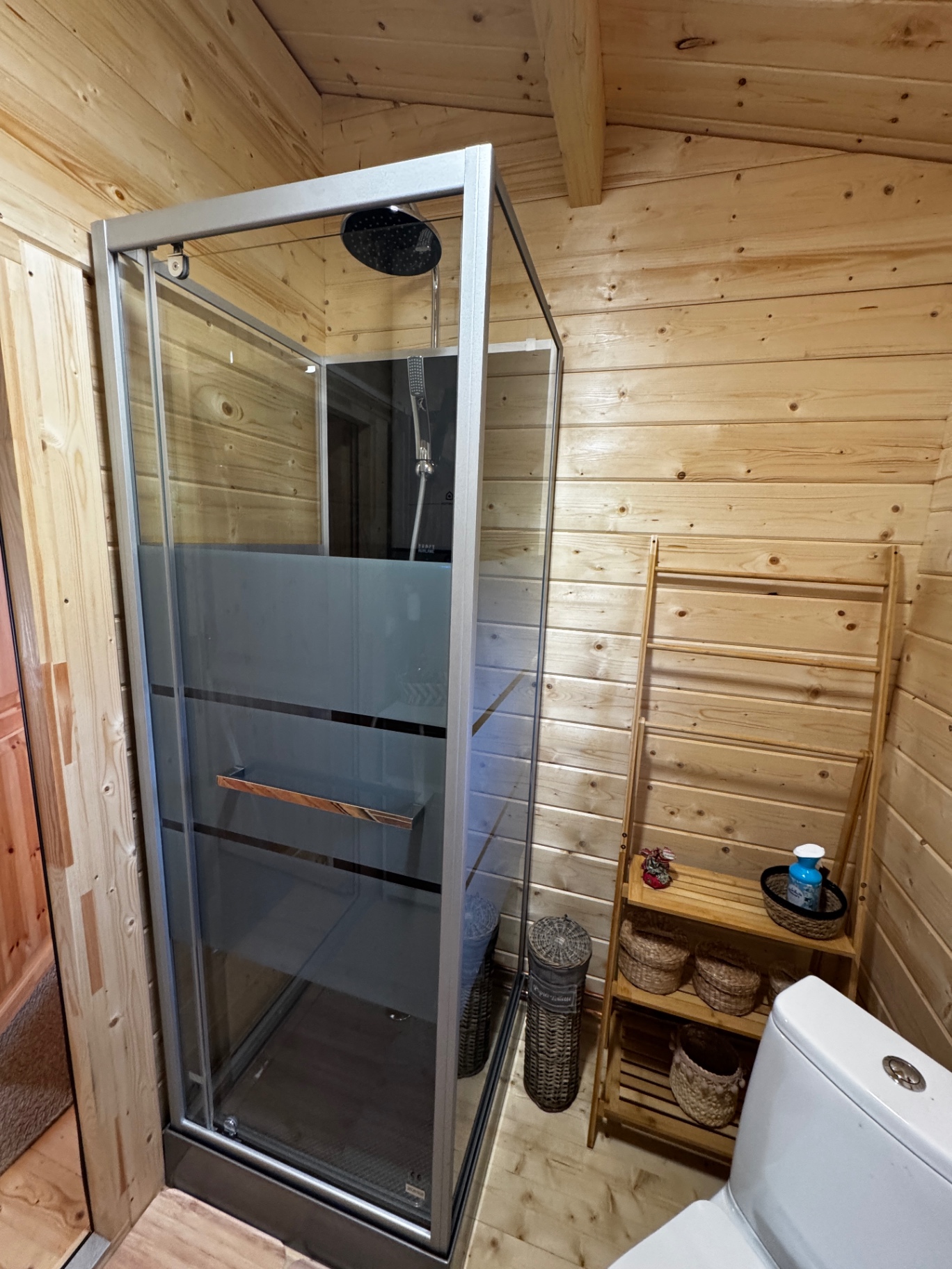 Douche à l'italienne en cabine vitrée